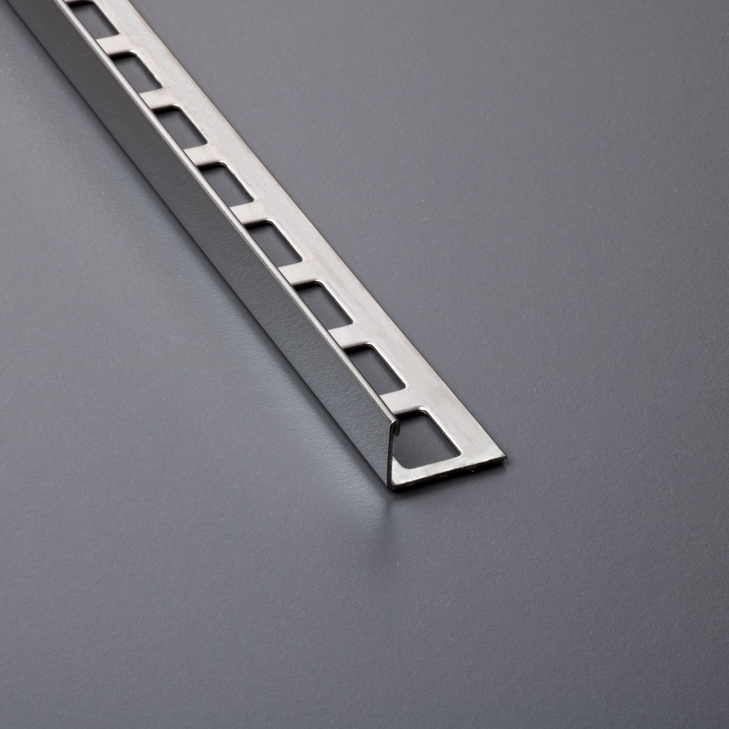 Edelstahl Schiene Fliesenschiene Fliesenprofil 250cm Gebürstet 4,5mm L-Profil 